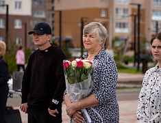 Коллективную свадьбу провели на берегу Зеи в Благовещенске