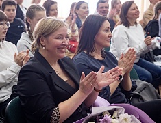 Трёхкратная Олимпийская чемпионка Юлия Чепалова поделилась историей побед и мотивацией с благовещенскими школьниками и спортсменами