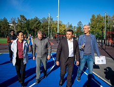 Мэр Благовещенска Олег Имамеев проверил готовность «умной» спортплощадки в Моховой Пади