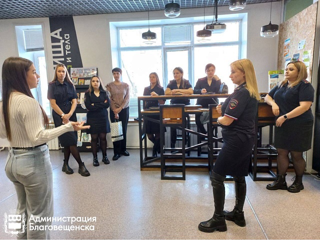 Сотрудники ПДН и КДН ищут новые занятия для трудных подростков в модельных библиотеках Благовещенска