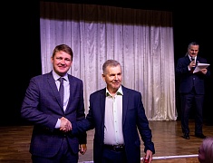 Знаки «50 лет Байкало-Амурской магистрали» вручили благовещенцам