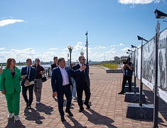 На набережной Амура в Благовещенске открыли фотовыставку ТАСС в честь юбилея города