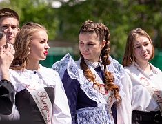 Во всех школах Благовещенска прозвенели последние звонки