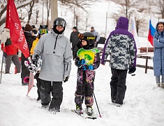 В Благовещенске прошло первенство города по горным лыжам и сноуборду, посвящённое памяти выпускника ДВОКУ, Героя России Ковтуна Андрея