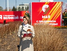 В амурской столице в преддверии Дня Победы подняли Копию Знамени Победы