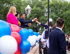 Мэр Олег Имамеев побывал на линейках в нескольких городских школах