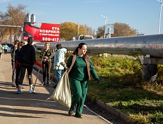 К общегородскому субботнику присоединились работники администрации Благовещенска