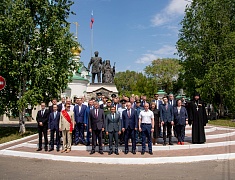 В день города прошли торжественные церемонии возложения цветов