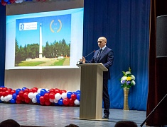 Мэр Благовещенска Олег Имамеев поздравил Судостроительный завод им. Октябрьской революции с юбилеем