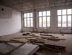 В новой школе в микрорайоне Благовещенска утепляют фасад и готовятся запускать тепло