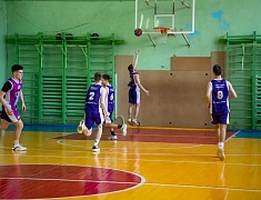 Мэр Благовещенска Олег Имамеев вручил награду "Наставник месяца"