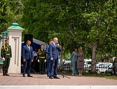 В Благовещенске прошли торжественные церемонии у памятников основателям города
