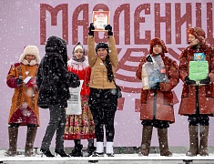 На площади Ленина и набережной Амура прошли народные гуляния в честь масленицы