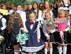 В школах Благовещенска прошли торжественные линейки