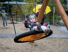 Жители еще двух благовещенских дворов получили современные игровые площадки