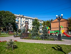 Мэр Олег Имамеев провел выездное совещание по обращениям граждан в сквере Кузнецова