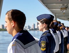 Главы Хэйхэ и Благовещенска возложили цветы на пограничной реке