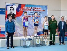 Чемпионат по спортивной гимнастике в Благовещенске посвятили герою СВО