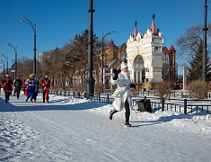 В Благовещенске состоялся новогодний забег в карнавальных костюмах