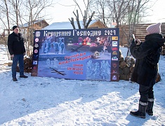  Благовещенцы окунулись в прорубь на Крещение