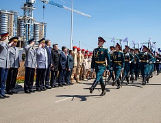В амурской столице в преддверии Дня Победы подняли Копию Знамени Победы