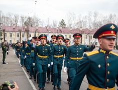 Мэр Благовещенска Олег Имамеев поздравил выпускников ДВОКУ с окончанием учебы