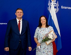 Представителей сферы торговли чествовали в Благовещенске