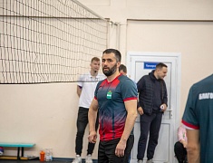 Сотрудники администрации Благовещенска, городской прокуратуры и депутаты сыграли в волейбол