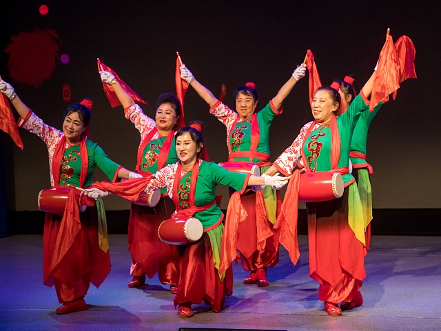 Китайские и русские бабушки станцевали на одной сцене в Благовещенске
