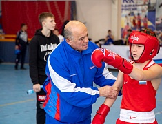 В спорткомплексе «Юность» стартовали соревнования по боксу среди юношей 13-14 лет