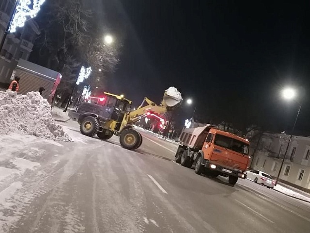 ГСТК очищает улицы Благовещенска от наледи