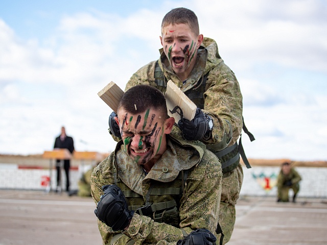 Как ранее мобилизованным заключить контракт и можно ли с категорией «В» поступить на службу, рассказали благовещенцам