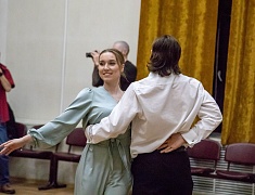 В Благовещенске в танце закружились более сотни студентов