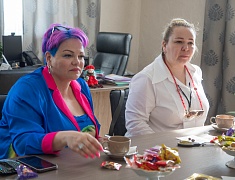 Заместитель мэра Благовещенска Виктория Хопатько встретилась с дальними родственниками Михаила Ломоносова и Виктора Евсеева