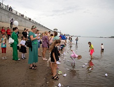 В Благовещенске прошла акция, посвященная Дню памяти детей-жертв войны в Донбассе