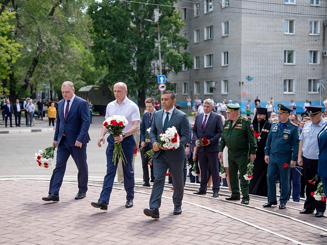 В день города прошли торжественные церемонии возложения цветов