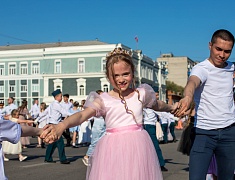 Бал цветов и Семейный бал украсили Благовещенск
