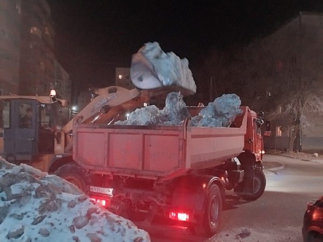 Ежедневно бригады ГСТК выходят на уборку городских магистралей