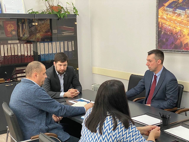 Большие низкопольные автобусы и опыт работы: новые требования к перевозчикам общественного транспорта обсудили в Благовещенске 