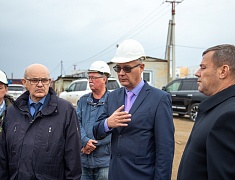 В новой школе в микрорайоне Благовещенска утепляют фасад и готовятся запускать тепло