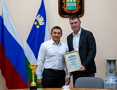 Встреча мэра Олега Имамеева с тренерским составом и футболистами ФК "Благовещенск"