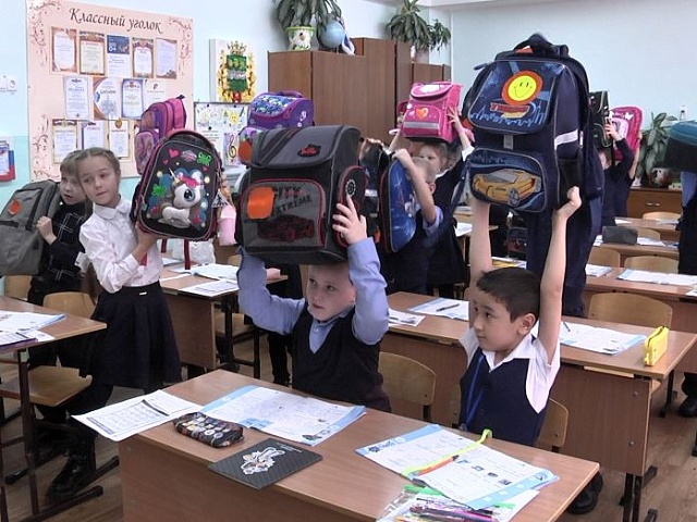 Благовещенские школьники изучают правила дорожного движения вместе с ГИБДД 