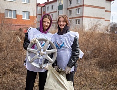 Мэр Благовещенска Олег Имамеев вместе с фан-клубом города очистил еще одну городскую территорию