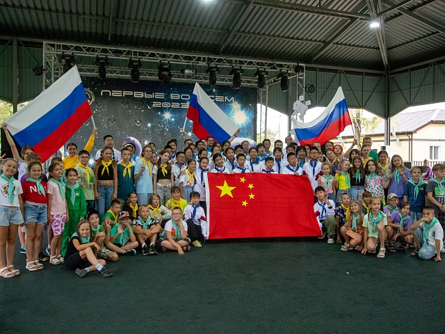 В Благовещенске проходит первая международная смена в лагере имени Гагарина