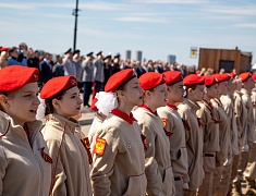 В амурской столице в преддверии Дня Победы подняли Копию Знамени Победы