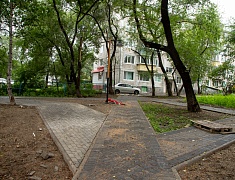 Мэр Олег Имамеев проконтролировал работы по благоустройству сквера водников и дворов 