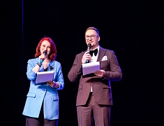 Мэр города Олег Имамеев поздравил благовещенский ансамбль "Ровесники" с 57-летием