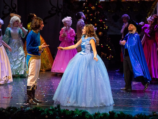 Предновогодний спектакль "Потерянная туфелька"