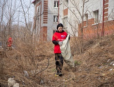 Мэр Благовещенска Олег Имамеев вместе с фан-клубом города очистил еще одну городскую территорию