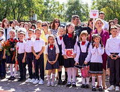 В школах Благовещенска прошли торжественные линейки
